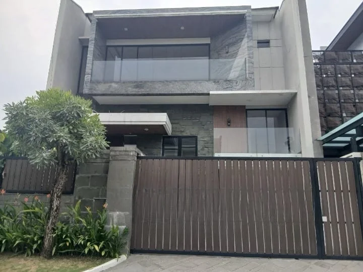 Jual Rumah Mewah Baru 2 Lantai Woodland Lokasi Premium Citraland Surabaya