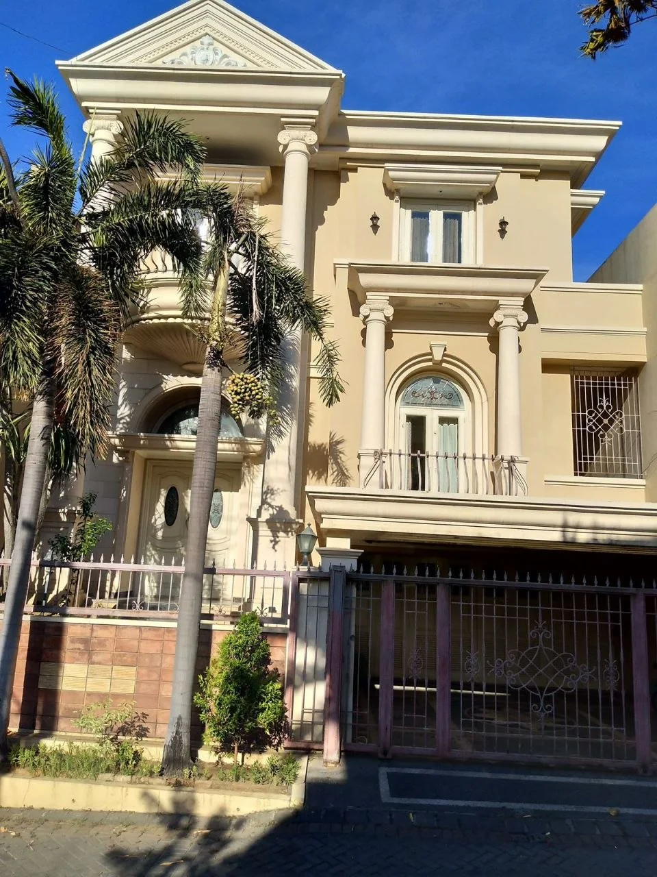 Dijual Rumah Mewah Siap Huni di Darmo Hill Residence Surabaya Barat