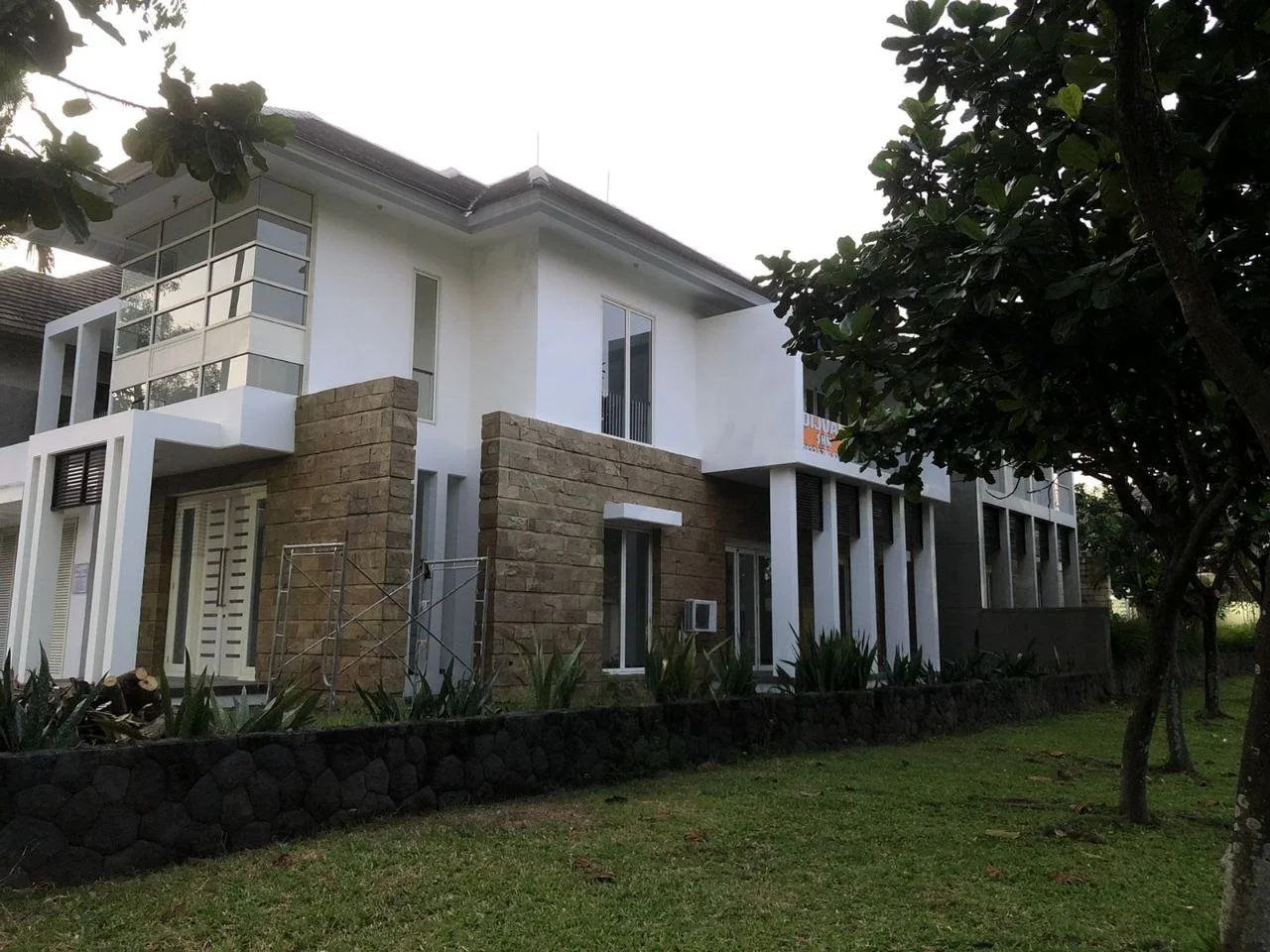 Dijual Rumah Mewah Hook Siap Huni di Diamond Hill Citraland Surabaya Barat - Thumbnail 3