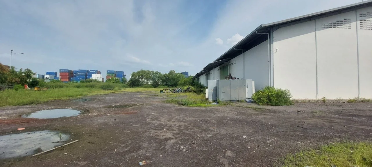 Dijual/Disewakan Gudang Luas Strategis Siap Pakai di Kawasan Kalianak Barat Surabaya Barat - Image 1