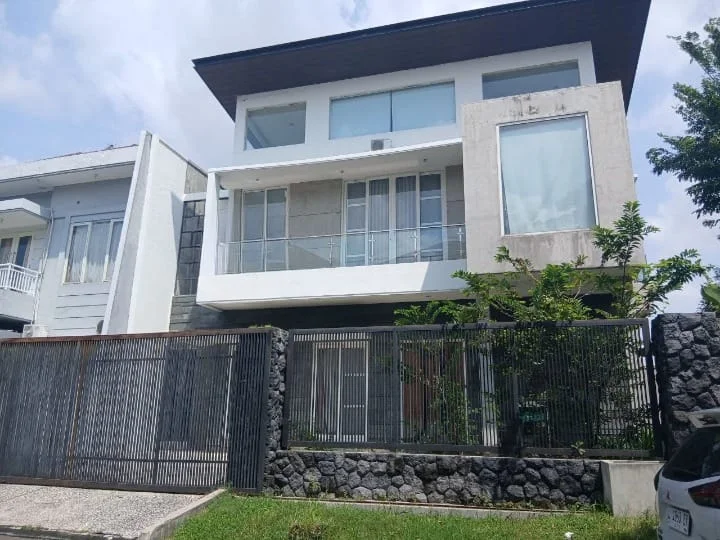 Jual Rumah Mewah 2 Lantai di San Antonio Pakuwon City Surabaya Timur - Image 1