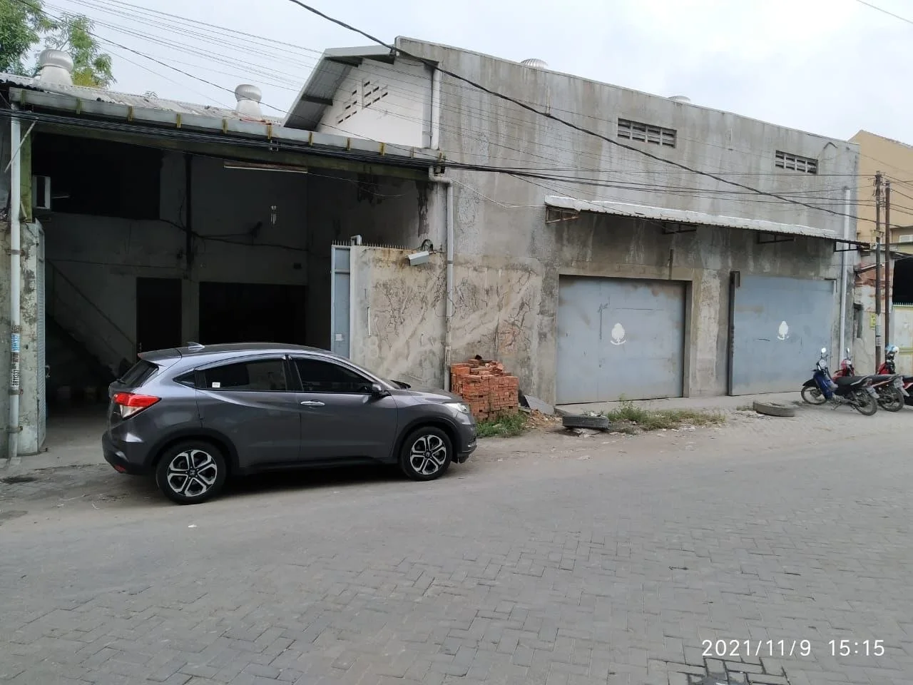 Dijual/Disewakan Gudang Luas Strategis di Jalan Lebak Sari Surabaya Utara - Image 1