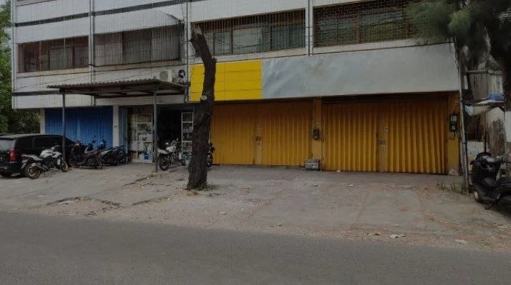 Disewakan Ruko Strategis di Jalan Koblen Surabaya Pusat - Image 1