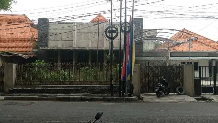 Dijual Rumah Hitung Tanah di Jalan Sulawesi Surabaya Timur - Image 1