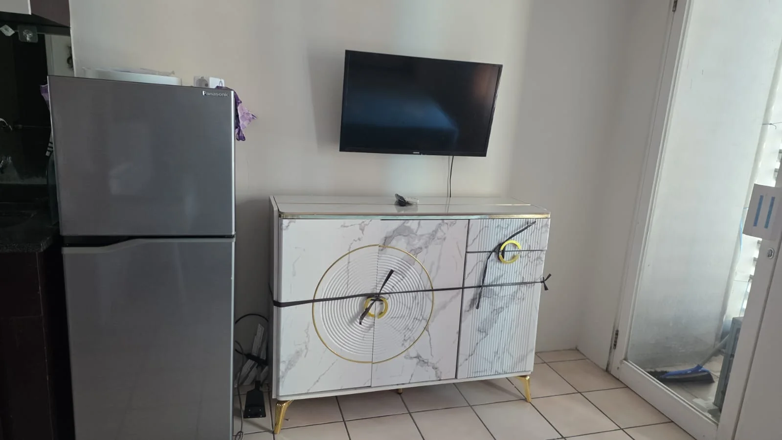 Disewakan Apartemen Studio Full Furnish di Metropolis Apartment Tenggilis Surabaya Selatan - Thumbnail 2