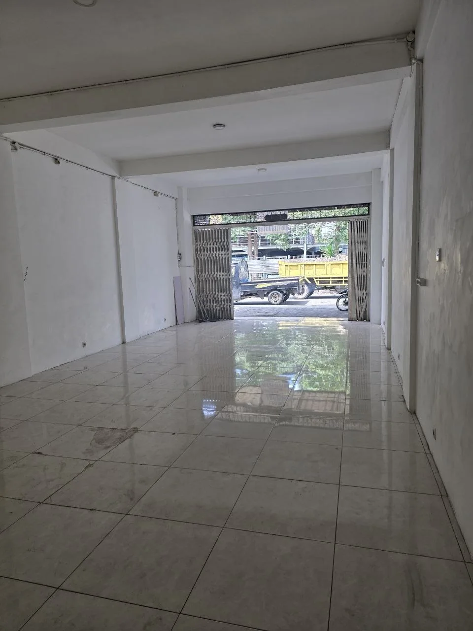 Disewakan Ruko Strategis 2 Lantai di Sidosermo Surabaya Selatan - Thumbnail 2