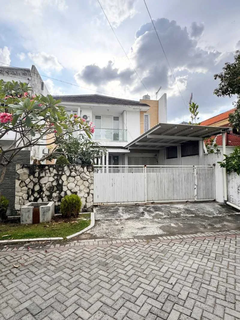 Dijual Rumah dengan konsep hunian nyaman dan lokasi strategis di Klampis Aji Surabaya Timur