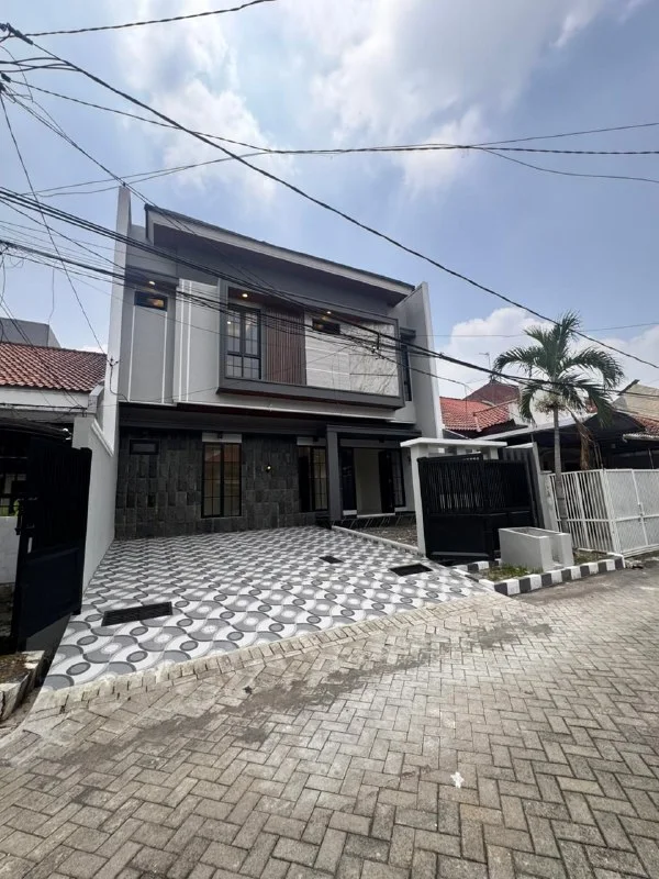 Dijual Rumah Baru Gress Lebar 10 yg sdh mulai Jarang ada Kawasan Manyar Tengah Surabaya Timur