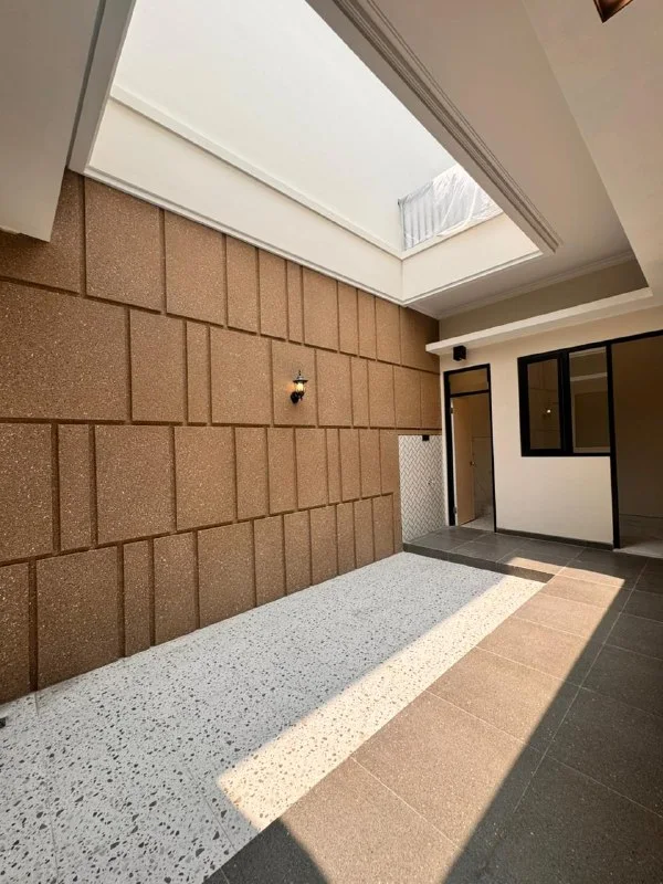 Dijual Rumah Langka Baru Gress di Kawasan Manyar Jaya Surabaya Timur - Thumbnail 7