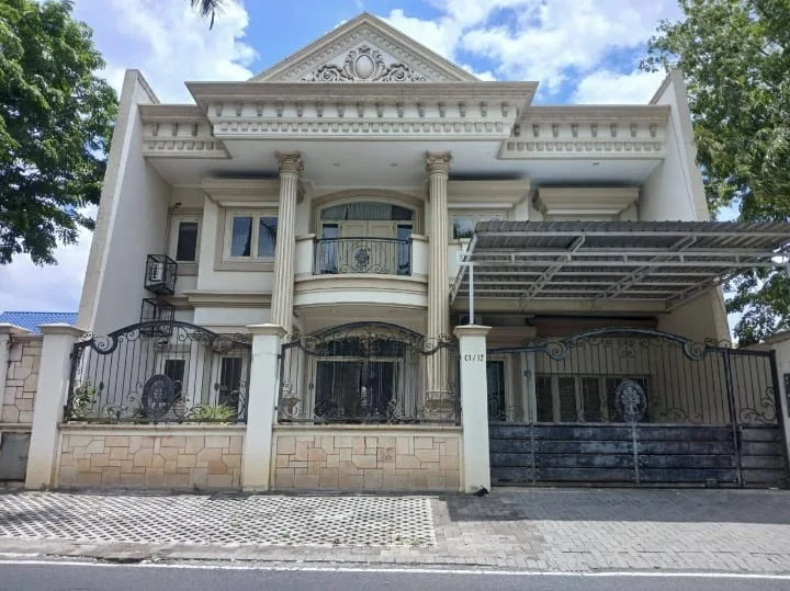 Sewa Rumah Strategis Komersial Raya Boulevard Citraland Surabaya Barat - Image 1