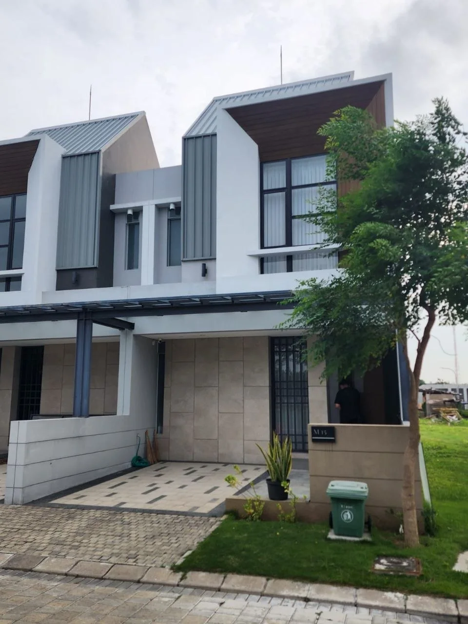Dijual Rumah Semi Furnished di The Grand Kenjeran Akeno Surabaya Utara