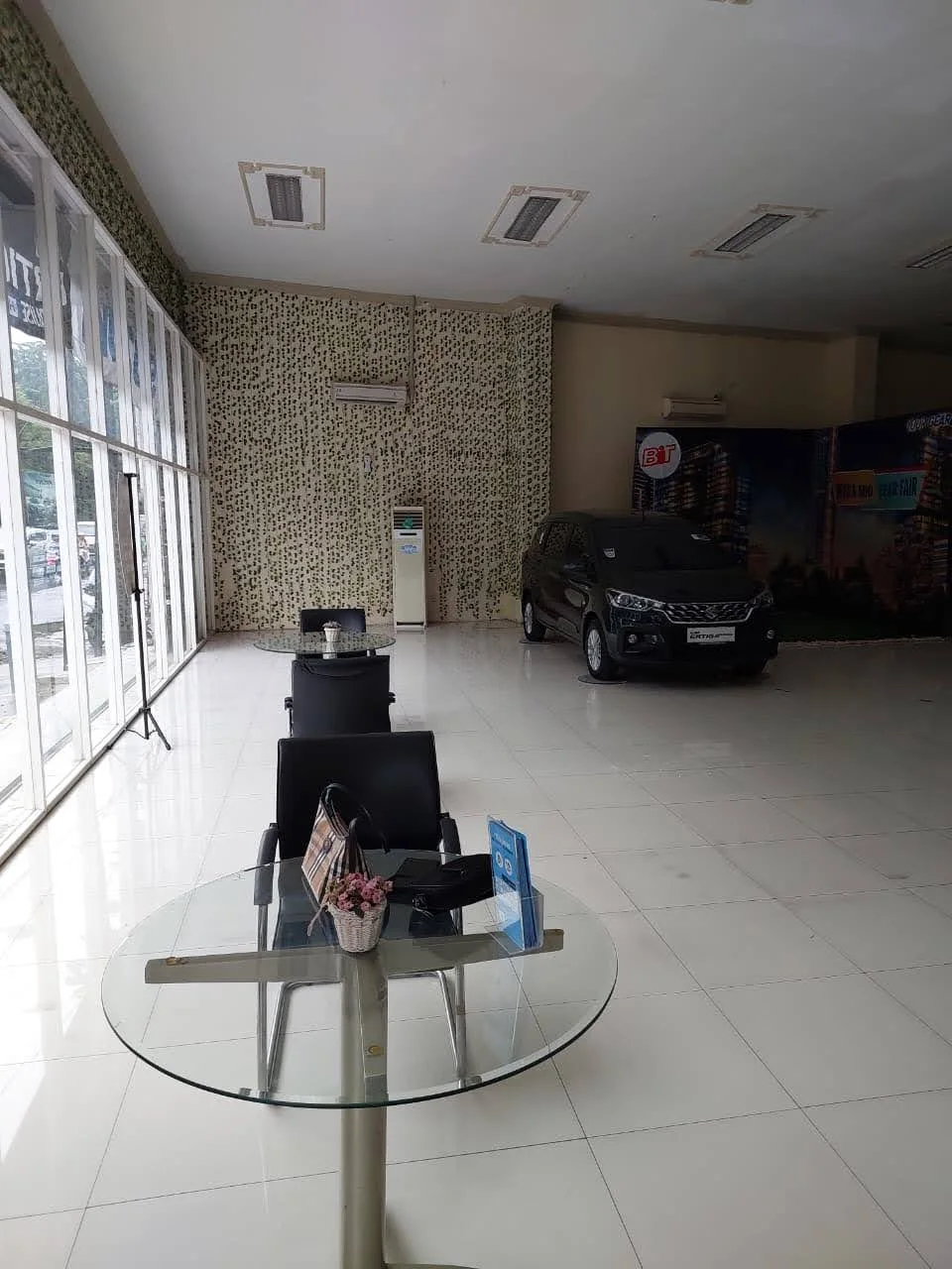 Disewakan Gedung Strategis di Nol Jalan Raya Manyar Kertoarjo Surabaya Timur