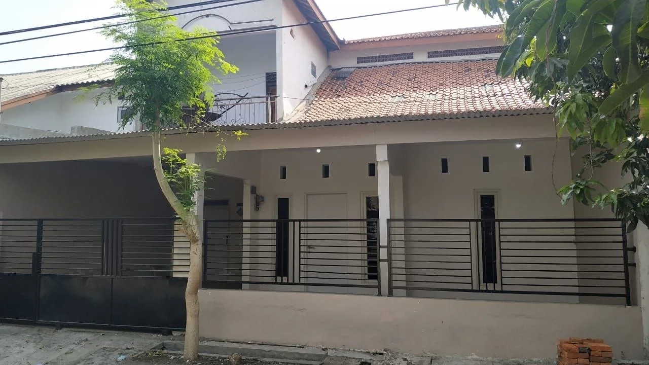 Dijual rumah 2 lantai di kawasan strategis Perumahan Merpati Juanda Sidoarjo