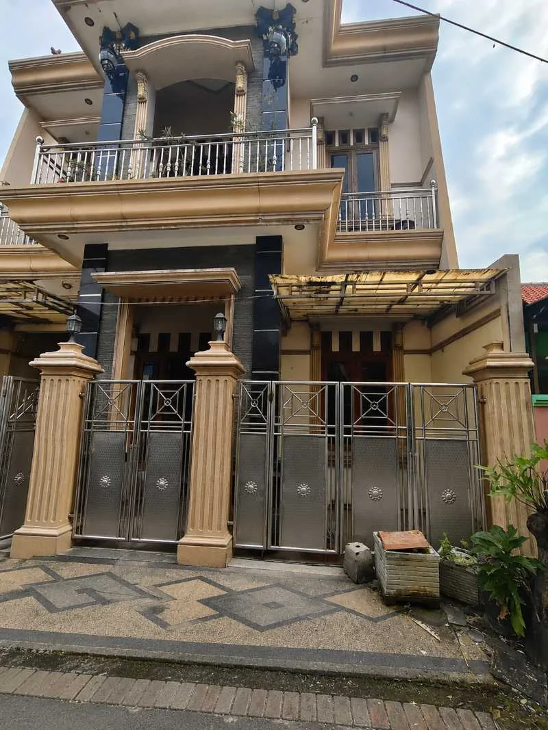 Dijual Rumah 2 Lantai di Surabaya Barat