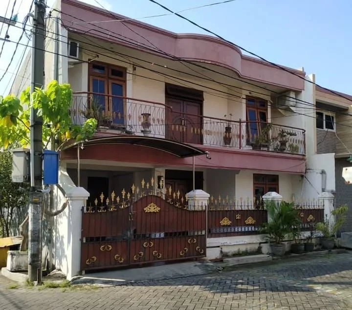 Dijual Rumah Strategis 2 Lantai di Semolowaru Surabaya Timur