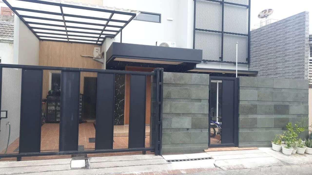 Dijual rumah siap huni dengan lokasi strategis di Simpang Darmo Permai Surabaya Barat