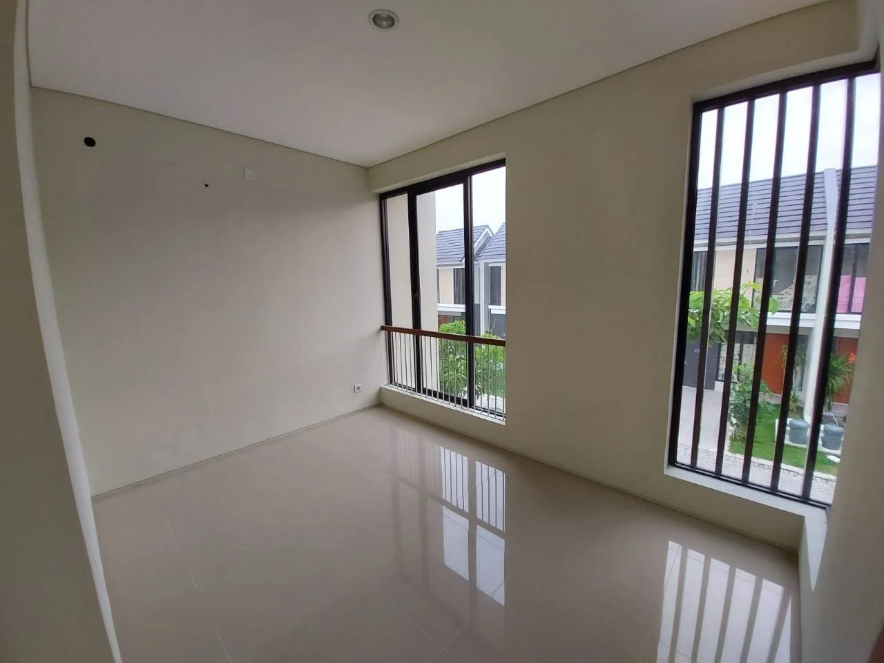 Jual Rumah Baru 2 Lantai Siap Huni North West Lake Citraland Surabaya - Thumbnail 3