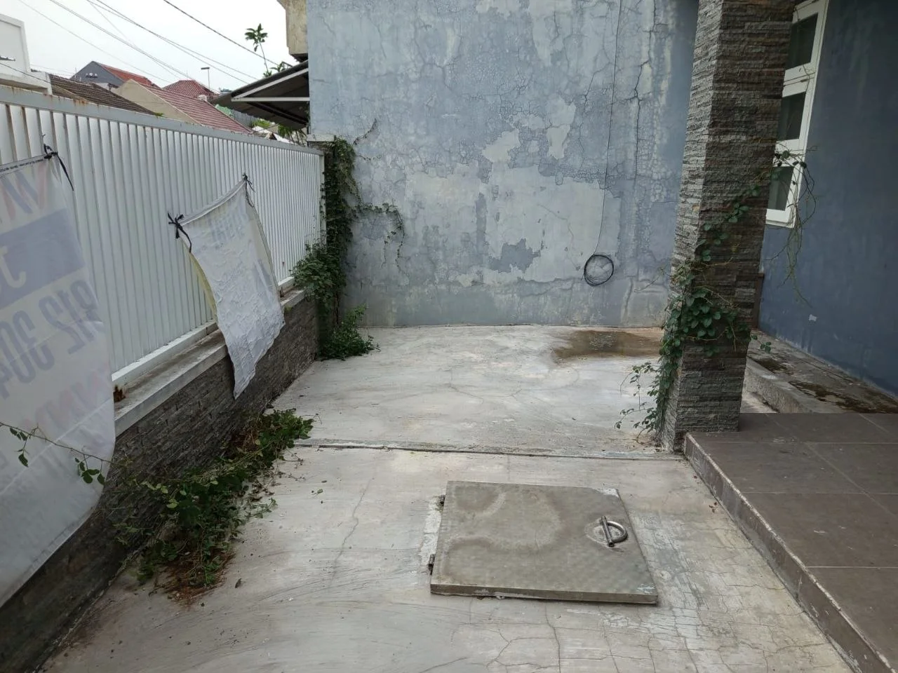 Dijual Rumah Strategis di Jalan Kutisari Indah Barat Surabaya Selatan - Thumbnail 2