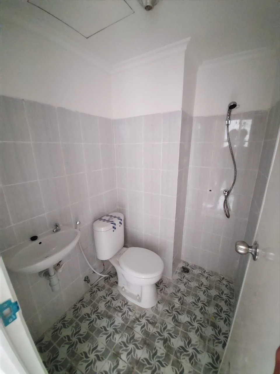 Disewakan Apartemen 2BR Strategis di Puncak CBD Surabaya Barat - Thumbnail 3
