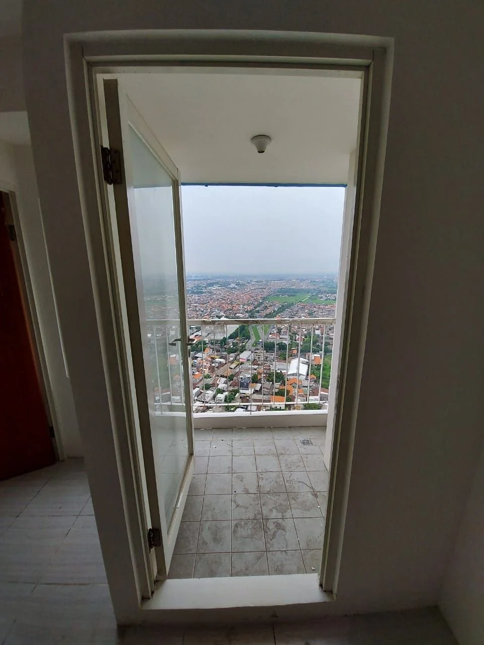 Disewakan Apartemen 2BR Strategis di Puncak CBD Surabaya Barat - Thumbnail 5