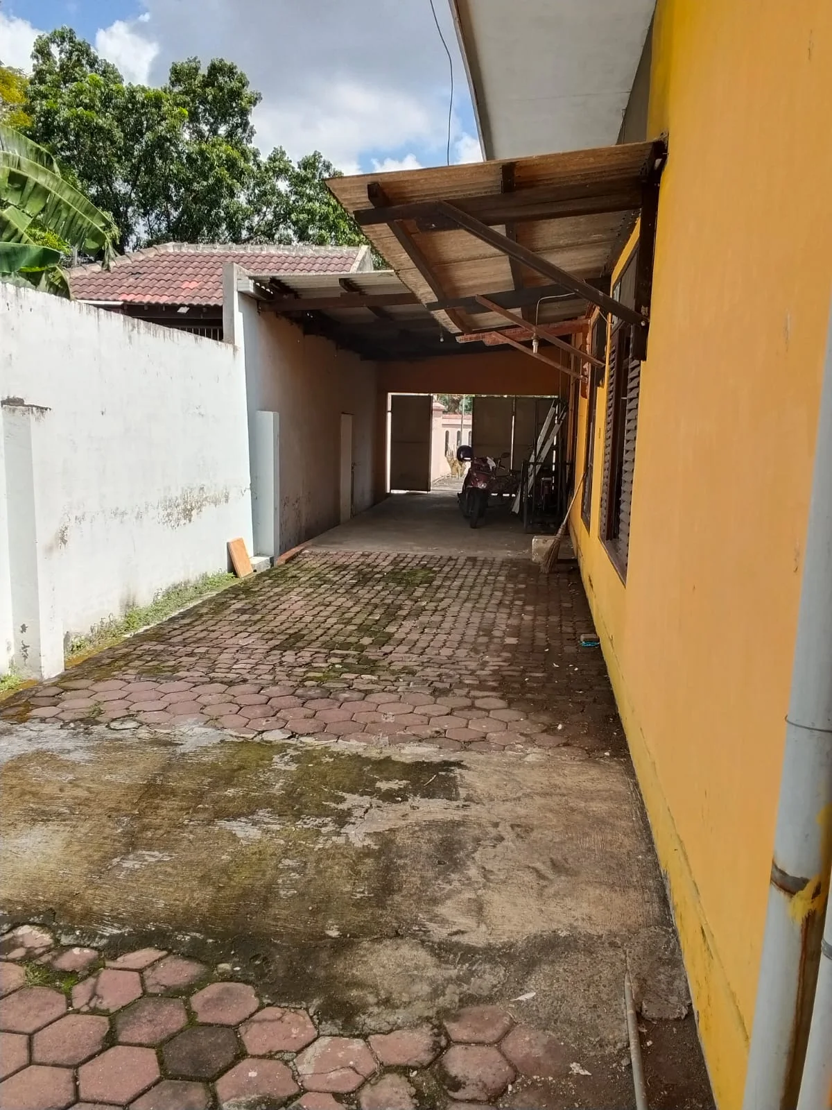 Dijual Rumah Lokasi Strategis di Jambangan Surabaya Selatan - Thumbnail 4