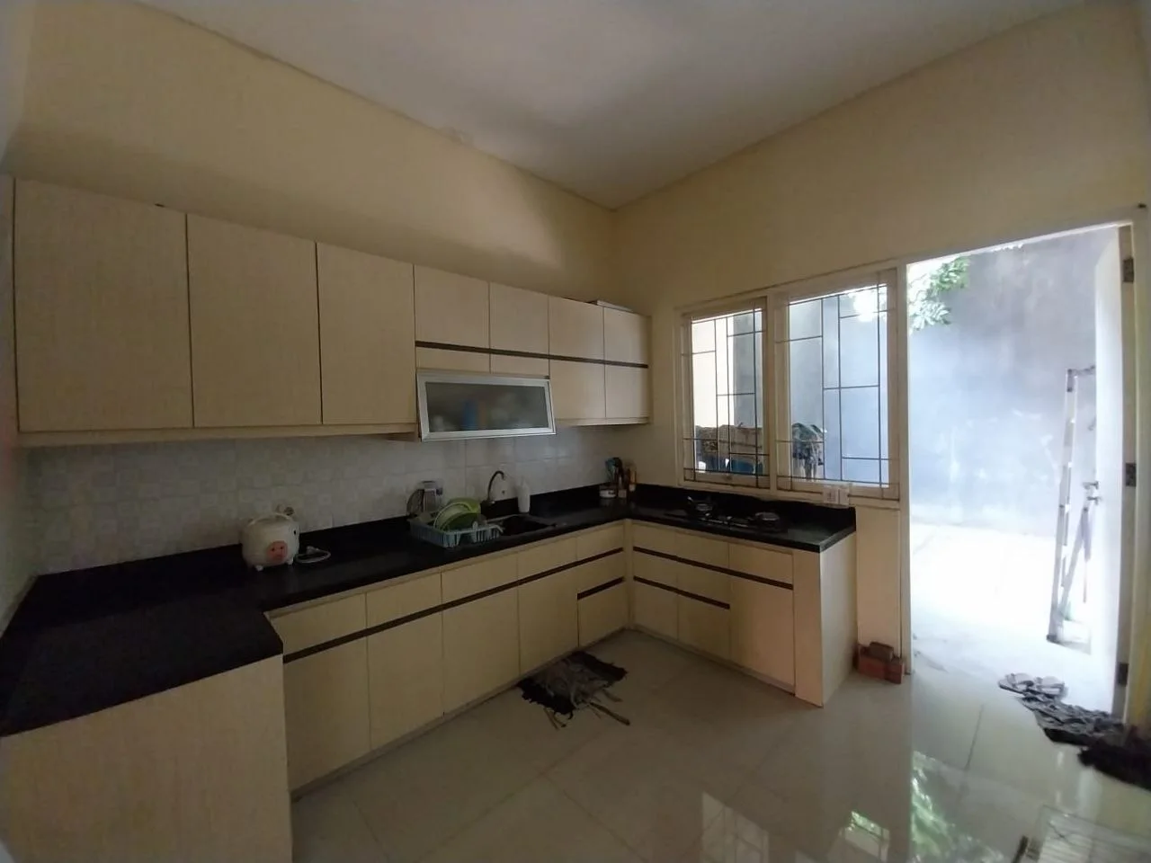 Jual Rumah Mewah 2 Lantai Lokasi Strategis Rungkut Asri Surabaya - Thumbnail 6