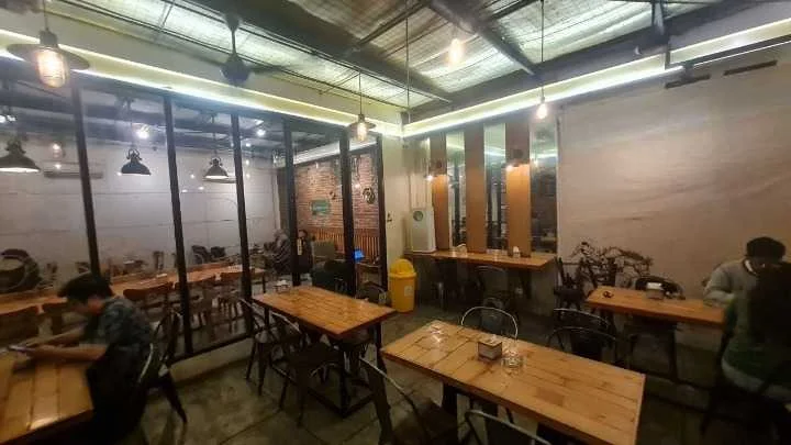 Dijual / Disewakan Ruko Strategis Cocok Untuk Usaha, Cafe, Kantor Kawasan Manyar Surabaya Timur - Image 1