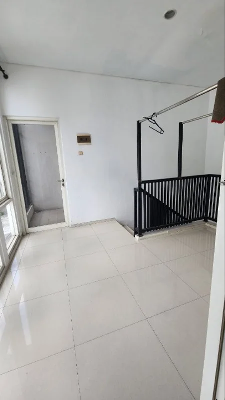 Dijual/Disewakan Rumah Mewah Langka Lokasi Strategis di Perumahan The Gayungsari Surabaya Selatan - Thumbnail 4