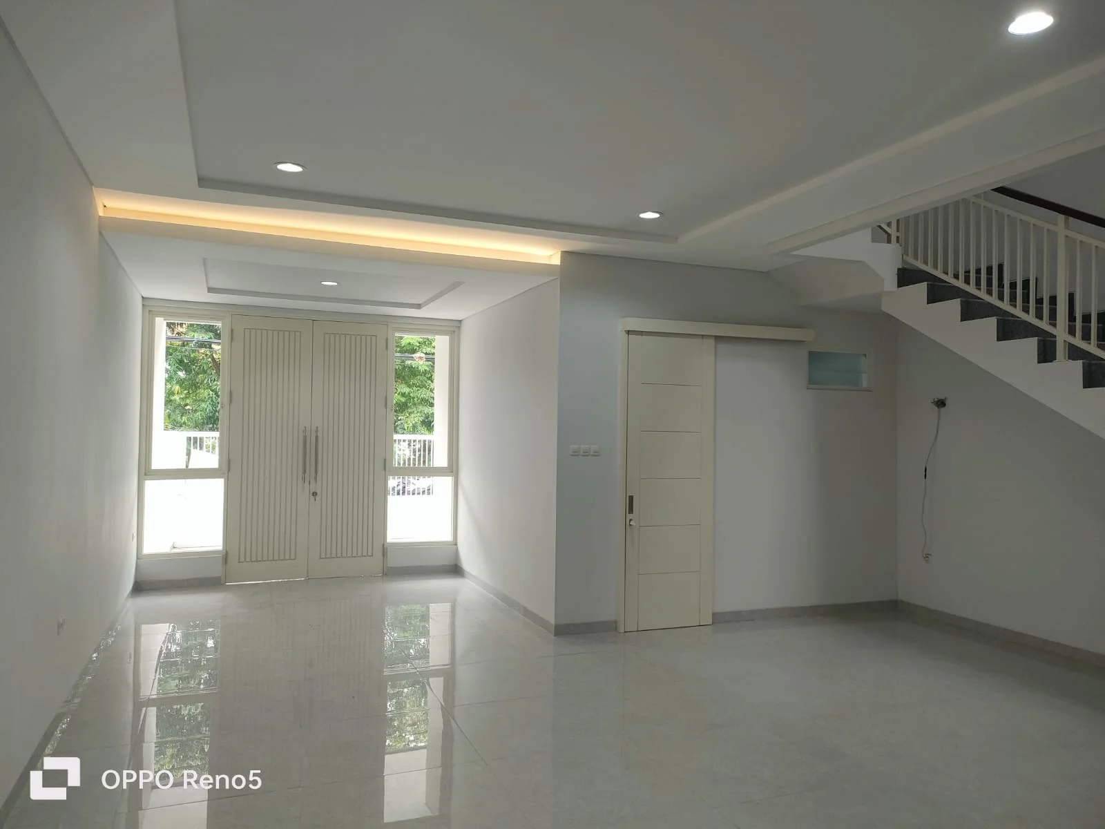 Dijual Rumah 2 Lantai Jalan Elite Lokasi Strategis Manyar Tirtoyoso Surabaya Timur - Thumbnail 6