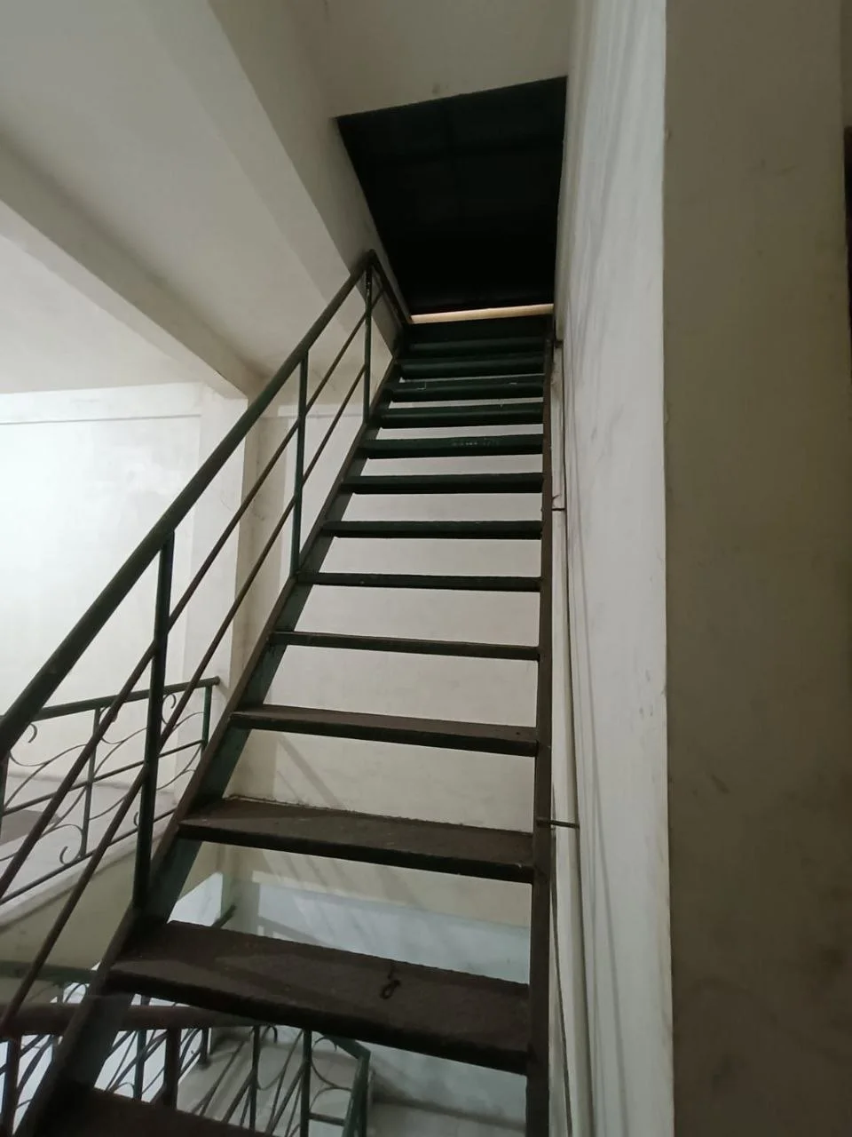 Dijual Cepat Ruko 3,5 Lantai di Pengampon Square Surabaya Pusat - Thumbnail 3