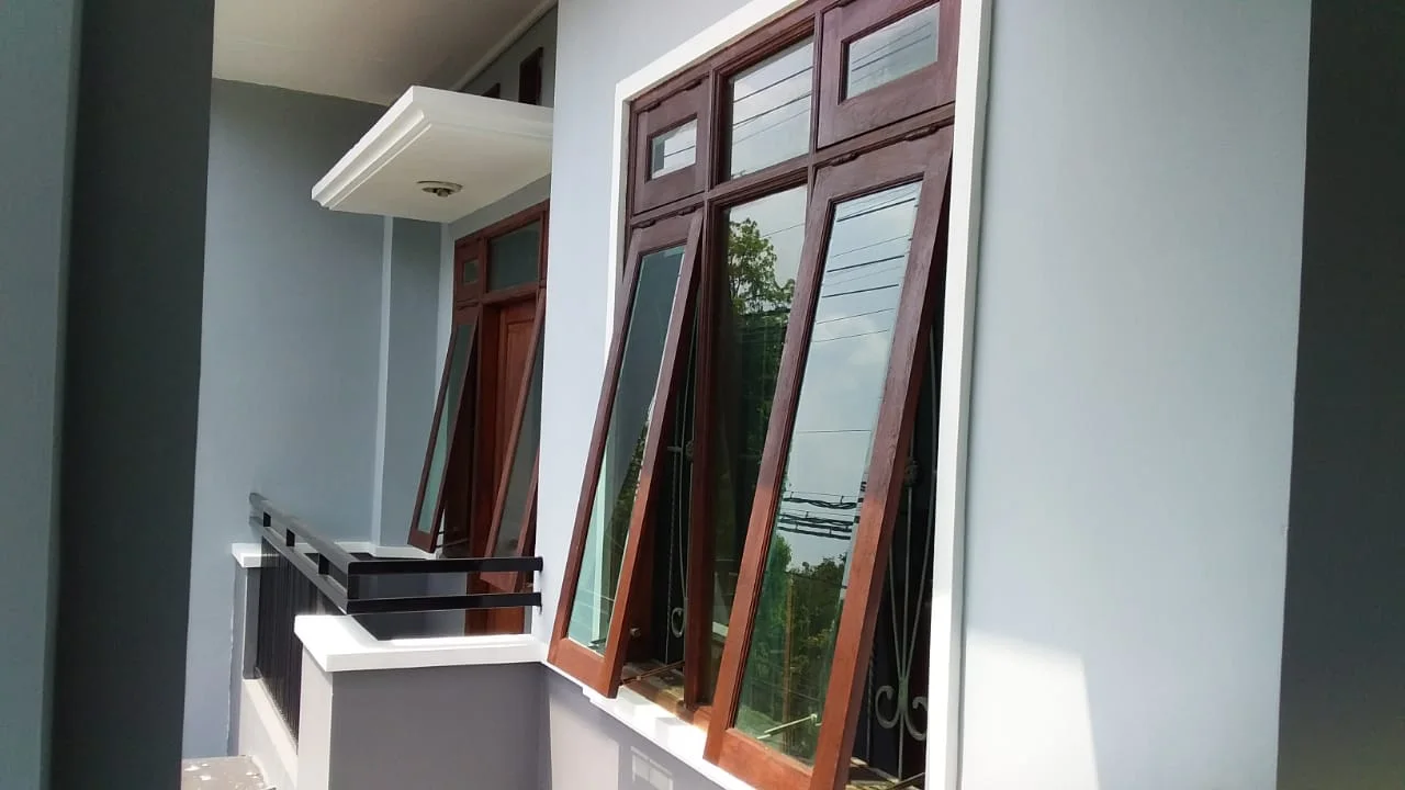 Jual Rumah Besar 6 Kamar Kawasan Elite Manyar Tirtoyoso, Surabaya Timur - Thumbnail 2