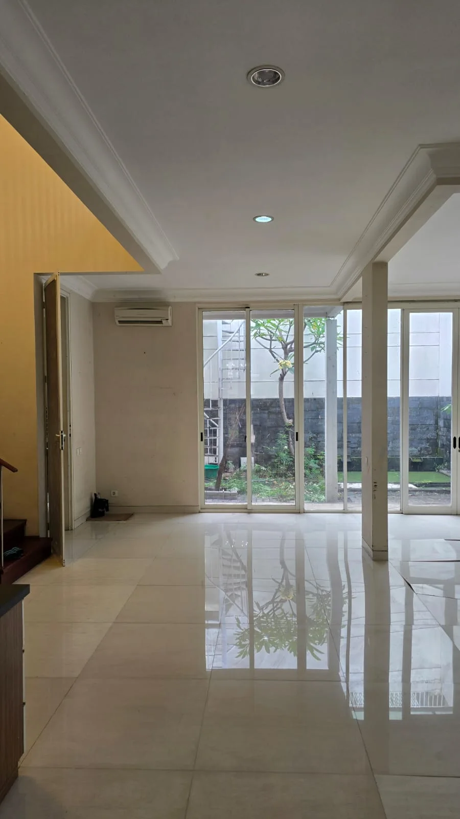 Dijual Rumah Strategis di Lariz Wood Pakuwon Indah Surabaya Barat