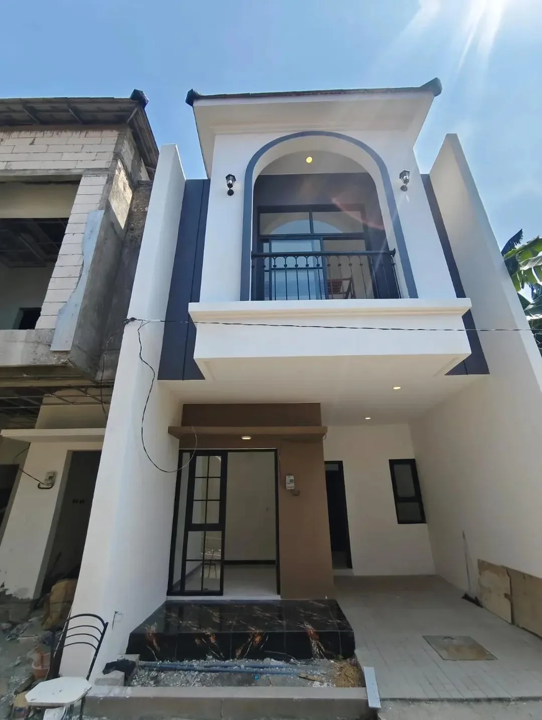 Dijual Rumah 2 Lantai Minimalis Modern Tengah Kota Surabaya