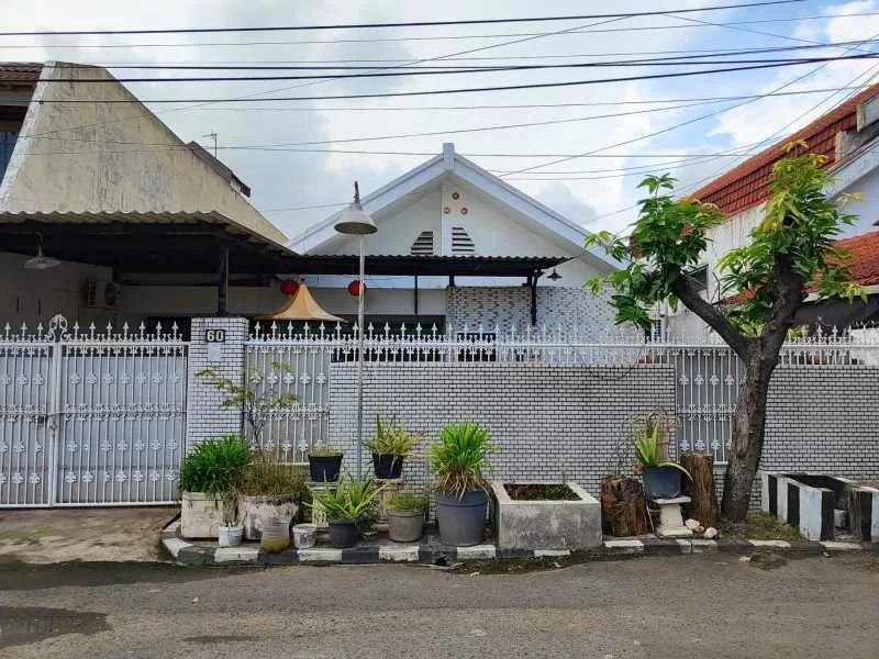 Dijual rumah nyaman di kawasan premium Darmo Permai Timur, Surabaya Barat