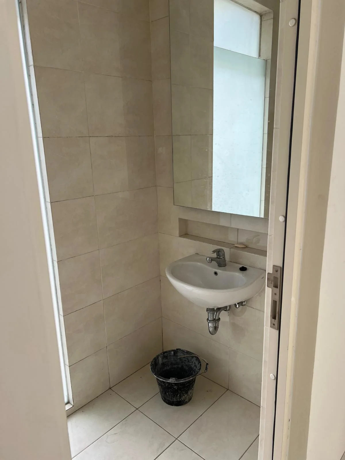 Dijual Rumah Modern di Grand Pakuwon Adelaide Surabaya Barat - Thumbnail 3