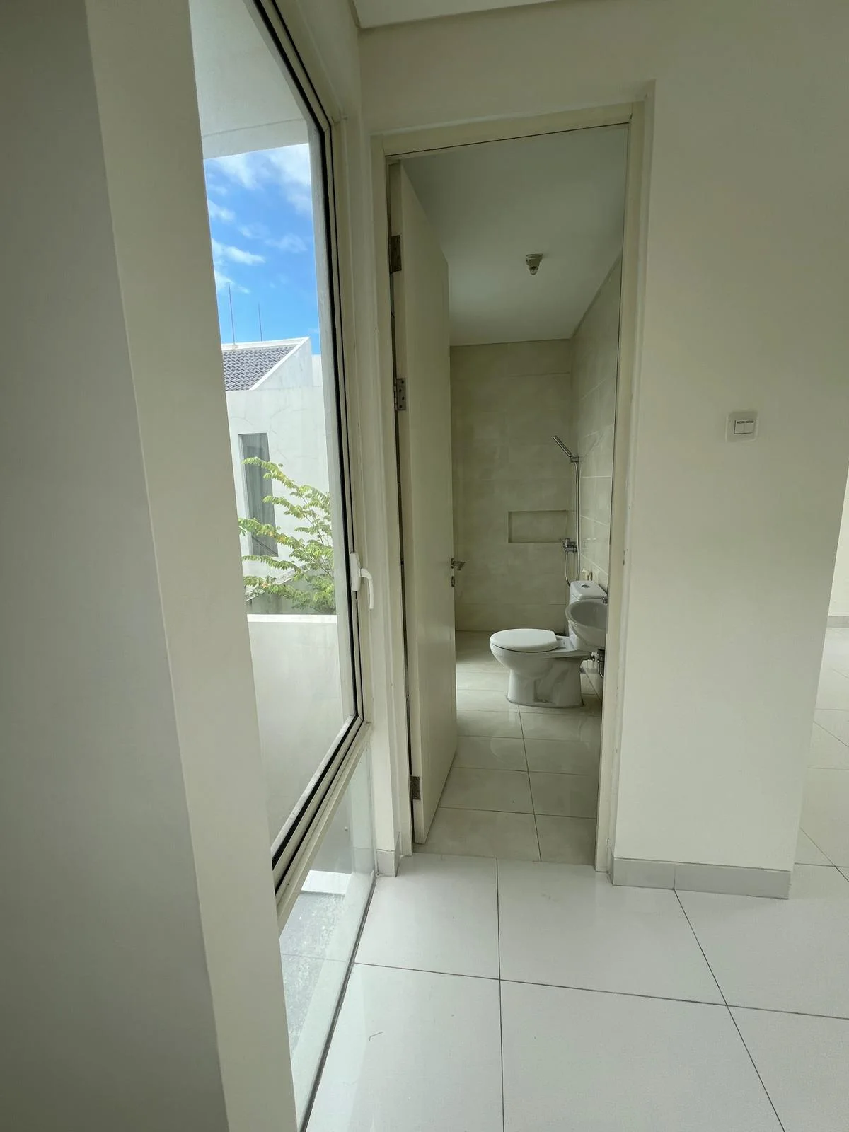 Dijual Rumah Modern di Grand Pakuwon Adelaide Surabaya Barat - Thumbnail 5