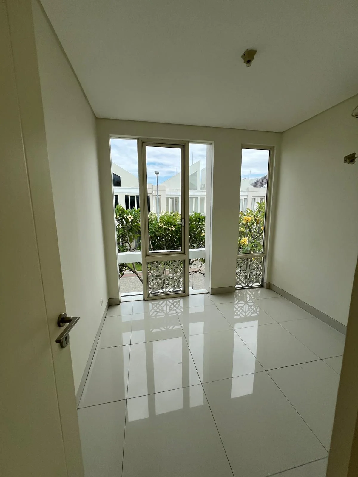 Dijual Rumah Modern di Grand Pakuwon Adelaide Surabaya Barat - Thumbnail 8