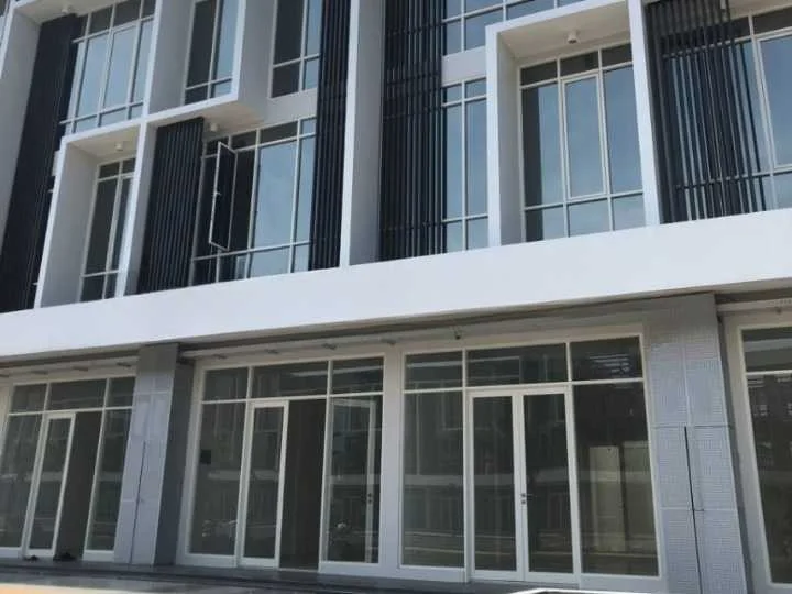 Disewakan Ruko Cantik Furnished Strategis di Northwest Lake Citraland Surabaya Barat - Image 1