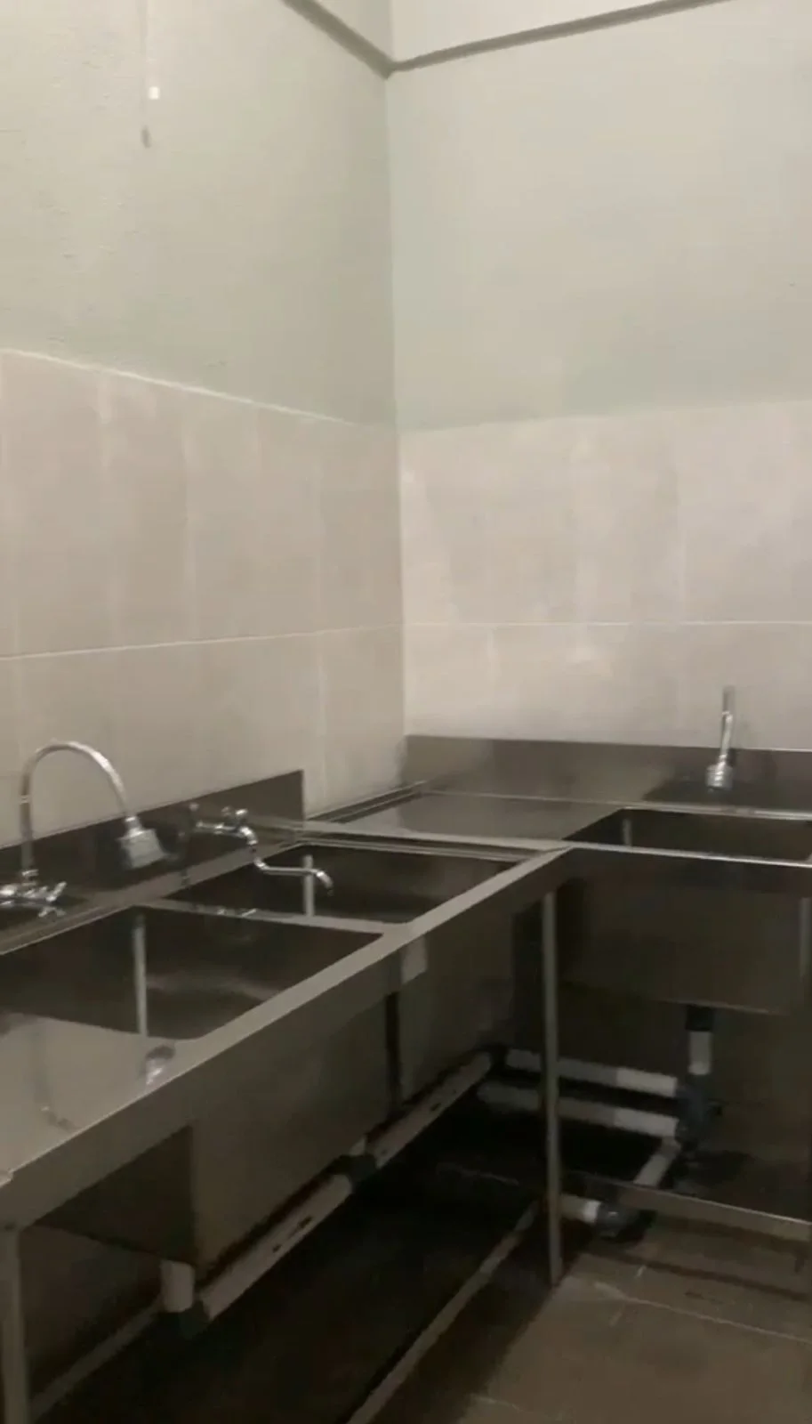 Disewakan Ruko 3 Lantai Furnished Northwest Boulevard Citraland Surabaya - Thumbnail 6