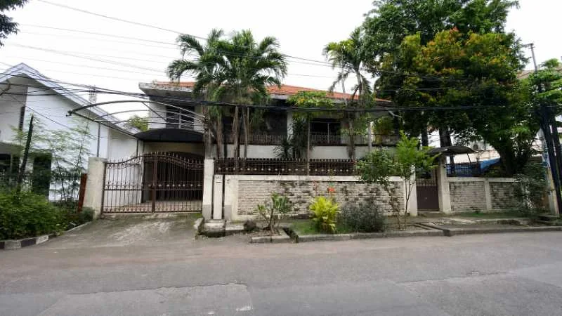 Dijual Rumah 2 Lantai Cocok Kantor & Usaha di Surabaya Pusat