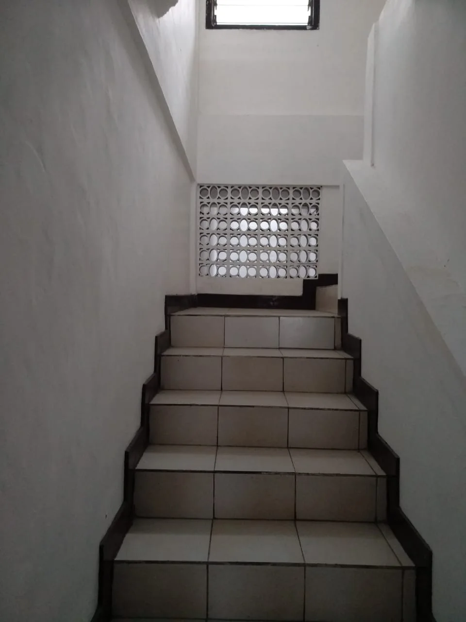 Dijual/Disewakan Ruko 2 Lantai Strategis Kawasan Bisnis Kalibokor Pucang, Surabaya Pusat - Thumbnail 6