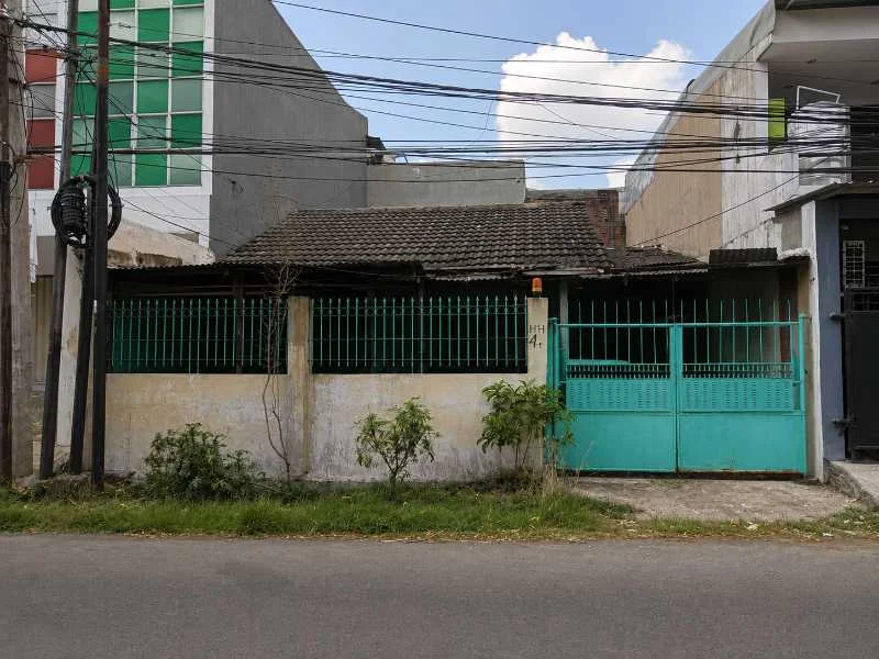 Dijual/Disewakan Rumah Nyaman 3 BR Kawasan Hunian Strategis Darmo Indah Sari, Surabaya Barat - Image 1