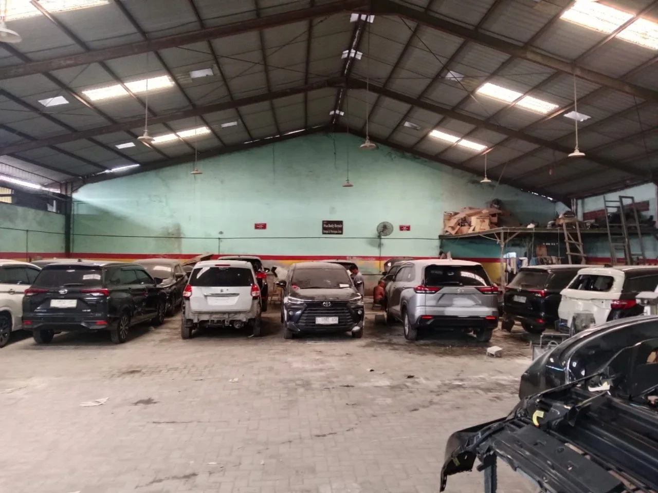 Disewakan Gedung Strategis Di Kawasan Jl. Jemursari, Surabaya Selatan