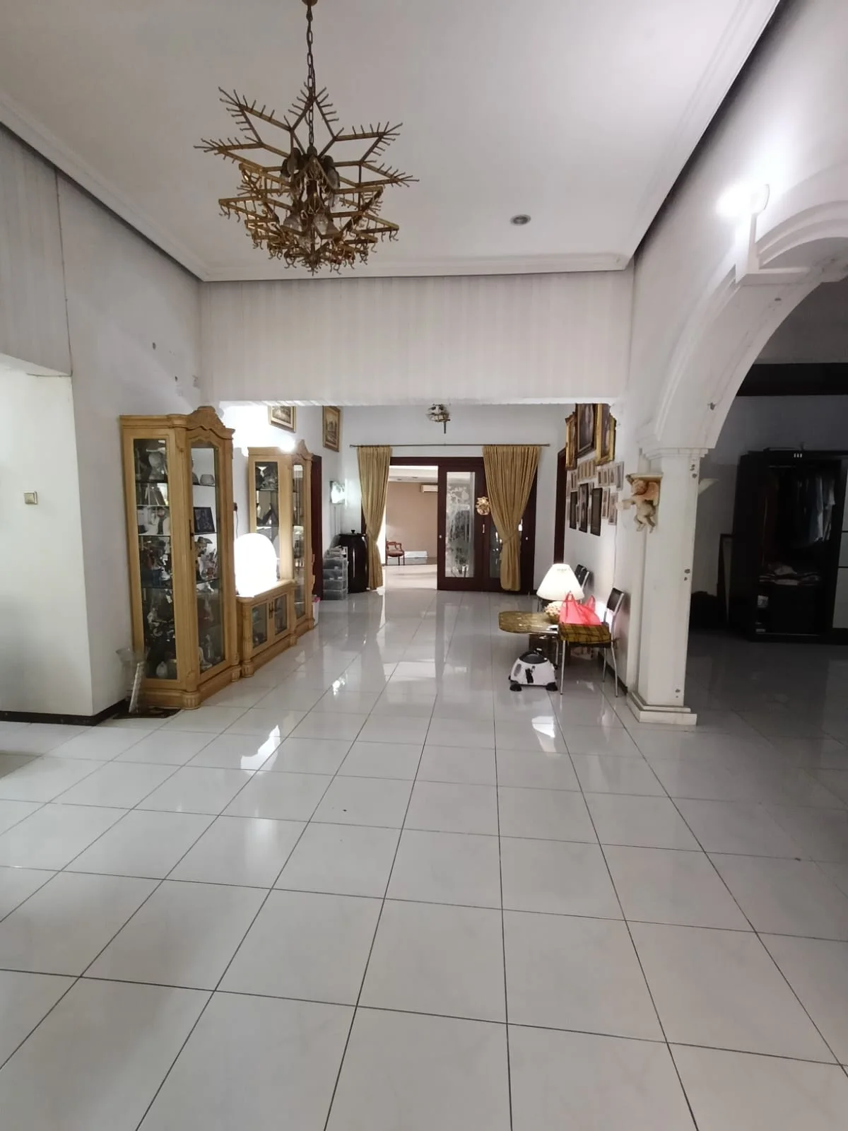 Disewakan Rumah Luas Komersial di Kawasan Polisi Istimewa, Tegalsari, Surabaya Pusat - Thumbnail 4