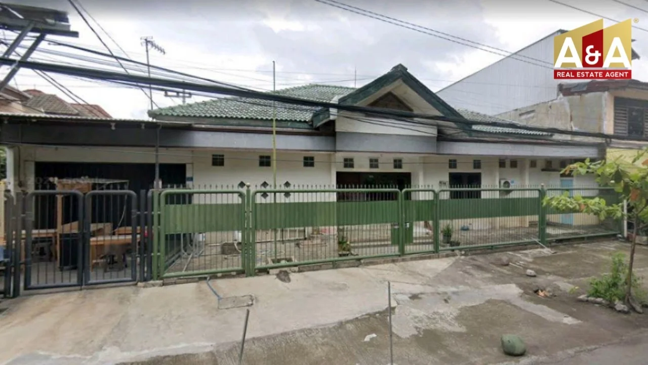 Disewakan Rumah Usaha Strategis di Klampis Semolo Surabaya Timur - Image 1