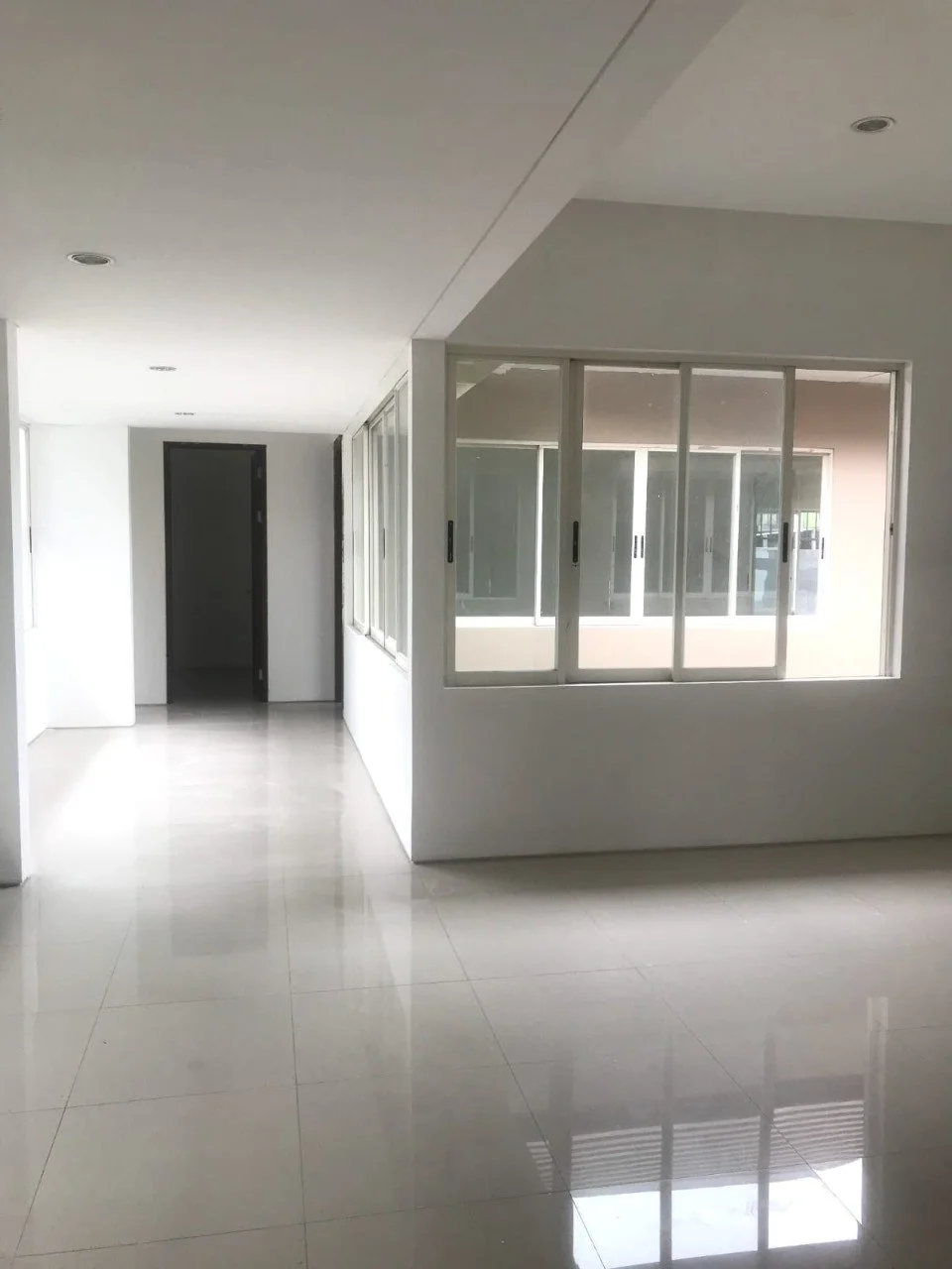 Dijual/Disewakan Rumah Mewah di Graha Natura Surabaya Barat - Thumbnail 2