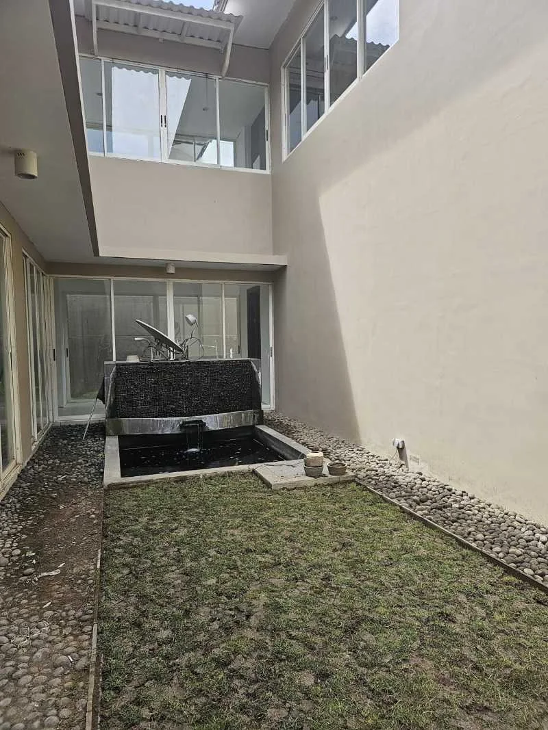Dijual/Disewakan Rumah Mewah di Graha Natura Surabaya Barat - Thumbnail 3