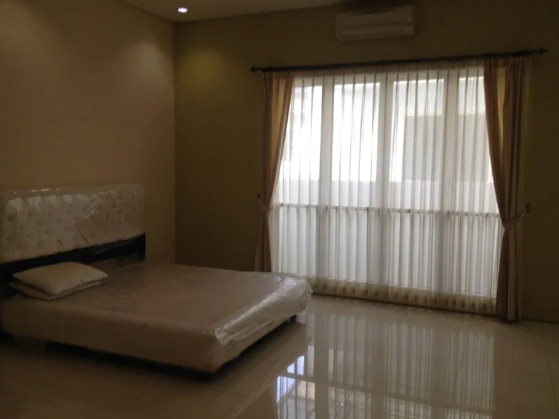 Disewakan Rumah Siap Huni di Kawasan Elit Royal Residence Addington Surabaya Barat - Thumbnail 3