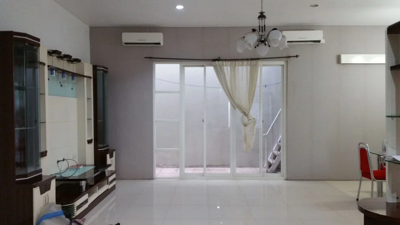 Disewakan Rumah Siap Huni di Kawasan Elit Royal Residence Addington Surabaya Barat - Thumbnail 7