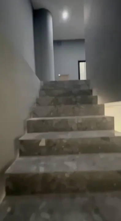 Dijual/Disewakan Gedung Luas Siap Huni di Wilayah Raya Jelidro Surabaya Barat - Thumbnail 2